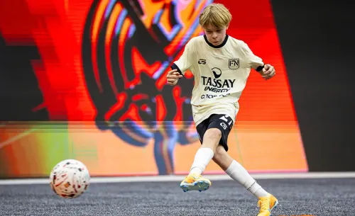 «Правильно воспитанный пацан». Гном Гномыч зажигает в футбольной медиалиге