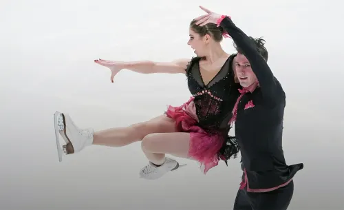 Камбэк «Мишек» и роковой комбинезон. Главные события первого дня ЧР по фигурному катанию