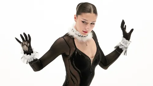 Страсть Муравьёвой и «кошка» Фролова. Лучшие женские костюмы сезона в России