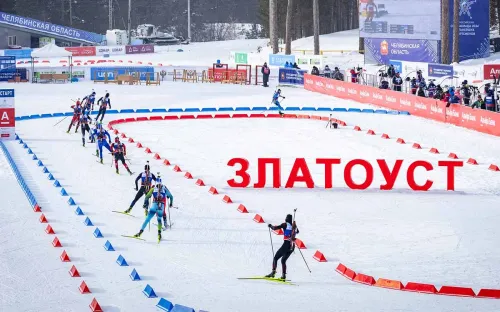 Едва не покалечили Деда Мороза. На биатлонной гонке случилась массовая драка