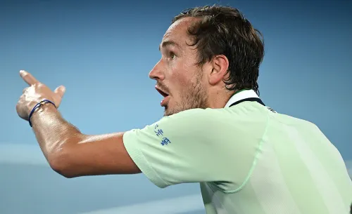 Оскорбил, но не обидел. Как Медведев разрулил легендарный конфликт с судьёй 