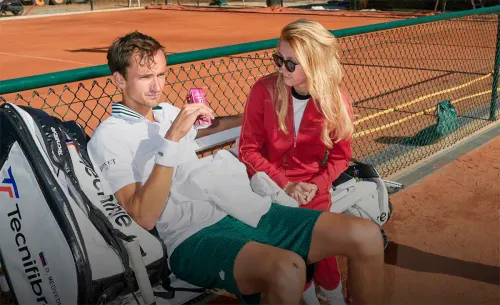 Любовь с самого детства. Даниил Медведев встретил свою будущую жену на корте