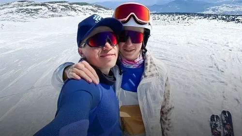 «Зубы в тюрьме» и сердечки. Необычный роман российских биатлонистов