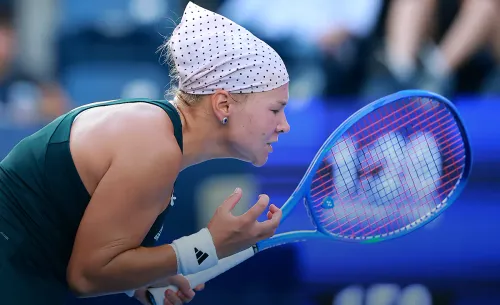 Русская звёздочка проигрывает всем подряд. И частые смены тренера пользы не приносят