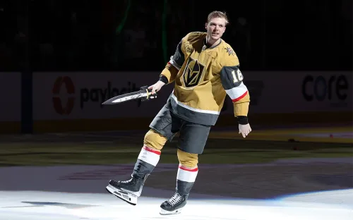 Наша самая незаметная звезда НХЛ. Забил больше Овечкина и идёт за Кубком Стэнли