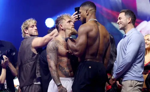 Бой Джошуа и Пола слишком опасен. Это шутки со смертью