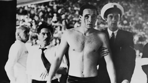 Зрители плевали в воду — нашим засчитали поражение. Этот матч в водном поло не забудут