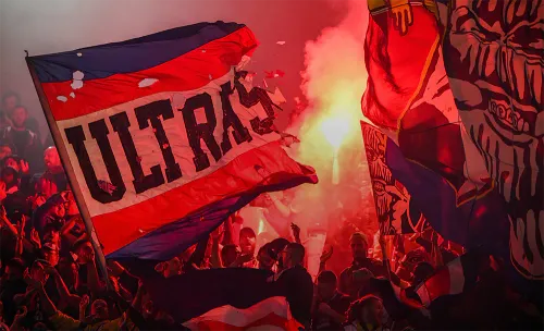 Автомобиль влетел в толпу фанатов «ПСЖ». Ночь триумфа превратилась в ужасную трагедию