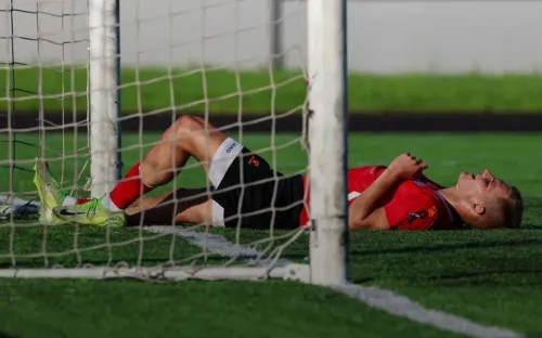 Старейший клуб России на грани исчезновения. Футболисты живут бойкотами и не видят зарплат