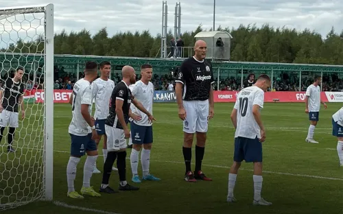 226 см в карму на футбольном поле. «Амкал» закатил шоу и установил рекорды Кубка