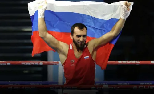 Наша золотая семёрка с флагом! Изучили всех чемпионов мира из России