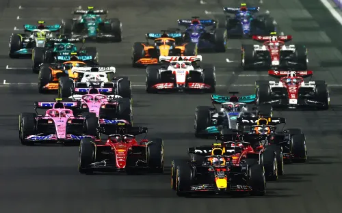 «Формула-1» наплевала на бомбёжки. Гонщиков шантажом вывели на трассу