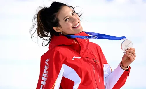 Главный краш Олимпиады-2026. Она зарабатывает больше звёзд НХЛ