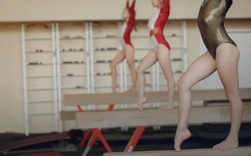 Голые олимпийские чемпионки. Звёздные румынки разделись за деньги и взорвали гимнастику