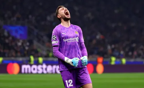 Хайкин взял курс на Сафонова, «Ньюкасл» забил девять «Карабаху». Главные события дня в ЛЧ