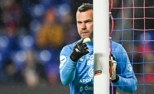 Страшно за Акинфеева с такой обороной! Легенде нужна другая схема