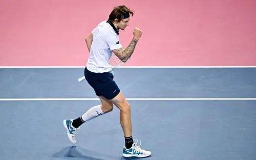 «Кто вообще работает в 11 утра?» Экс-россиянин с трудом сдержал мат