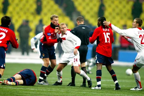 Игрок ЦСКА обезумел после провокации «Спартака». В драку полез даже тренер