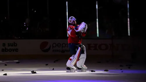 Бобровского в США считают демоном. После триумфа забросали крысами