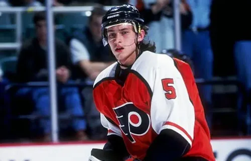 Российский хоккеист НХЛ трагически погиб посреди озера. С парнем прощались тысячи американцев