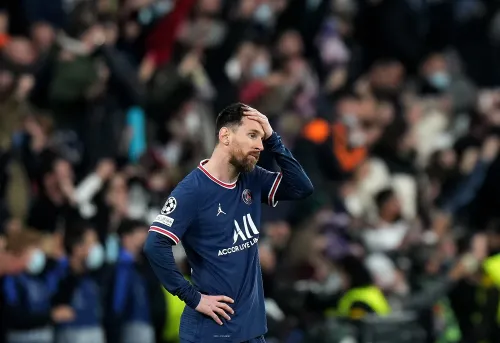 Он больше не мессия. Фанаты «ПСЖ» требуют убрать Месси из клуба