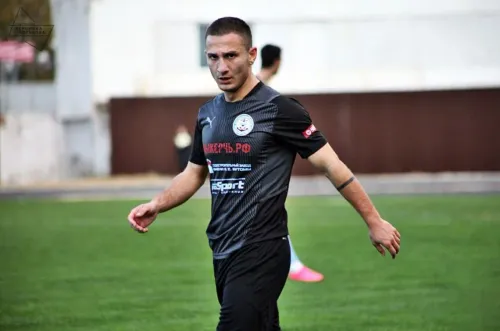 Ехал за мечтой, а теперь мечтает вернуться в Россию. У экс-игрока ЦСКА отобрали паспорт в Бангладеш