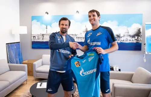 В последний раз так ненавидели Фигу. Фанаты ЦСКА готовы стереть Супер Марио из истории клуба