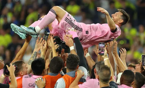 Чудо на наших глазах. Месси идёт на исторический сезон