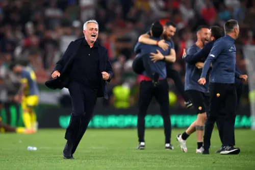 Автобус Моуриньо снова в деле. «Рома» одержала историческую победу