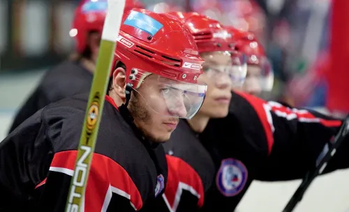 Российский хоккеист устроил на борту пьяный дебош. Самолёт пришлось экстренно сажать