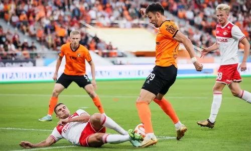 Дорогой подарок из Москвы. «Урал» обыграл «Спартак» благодаря ошибке Свинова