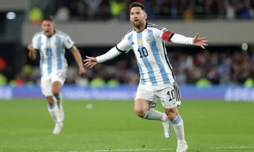 Месси аплодировал стоя весь стадион. Шикарным голом Лео принёс Аргентине победу