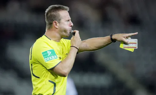 Художественный свист. Главный судейский атрибут отмечает день рождения