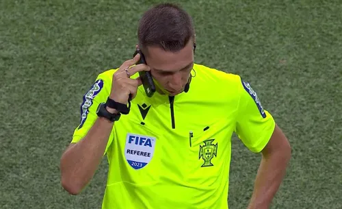 Мобильный ВАР. В Португалии арбитр принял спорное решение после звонка по телефону