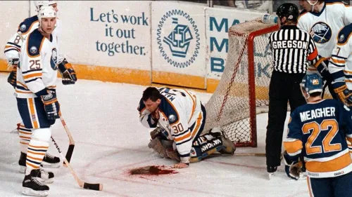 «Не хотел умирать на льду на глазах у людей». Украинский хоккеист потерял 1,5 литра крови