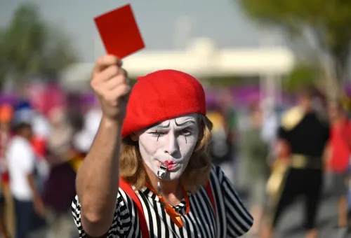 Российское судейство пробило дно. Теперь им займутся лучшие арбитры мирового футбола