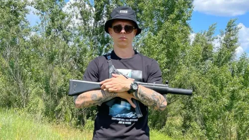 «Немного в туалете полежал». Украинский футболист грязно надругался над флагом России