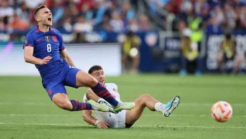 Хоккейные страсти в футболе. Канада дралась с США на поле и в раздевалках