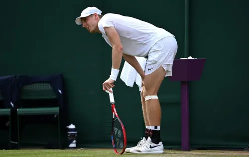 Русского теннисиста внезапно выгнали с престижного кубка. Он в кровь разбил глаз судье