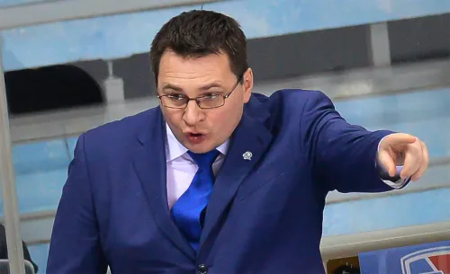 «Разочарован, петушара?» Российский тренер в ярости избил врача на глазах начальства