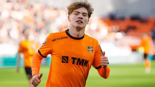 Беседы Иванова, шутки Березуцкого, «звёздная болезнь». Разговор с талантом «Урала» Ишковым