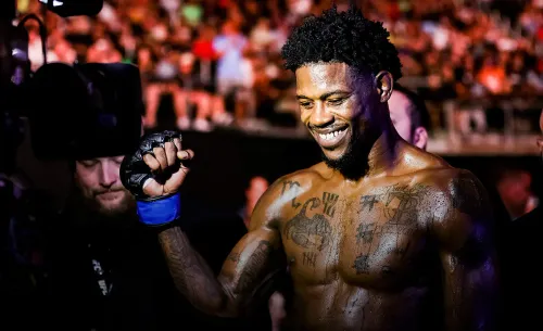 Бэтмен из мира UFC. Спас водителя из горящего грузовика и полсотни человек от расстрела