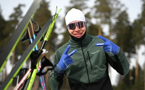 Молодой отец прилетел к победе, Бабикова загубил конфуз. Чем запомнился суперспринт 