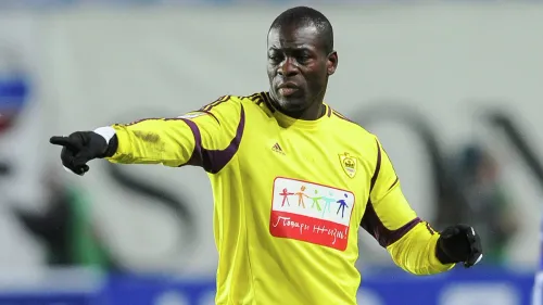 Деньги в большом сейфе, расист с бананом и никакой водки. Всё, что сказал Самба о России