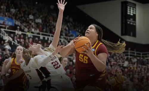 Ауди давит толпу американских студенток. Шак «переродился» в женском обличии