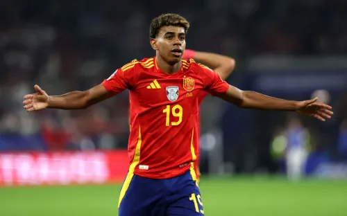 Эксплуатация ребёнка. Испании грозит штраф за игру 16-летнего школьника на Евро