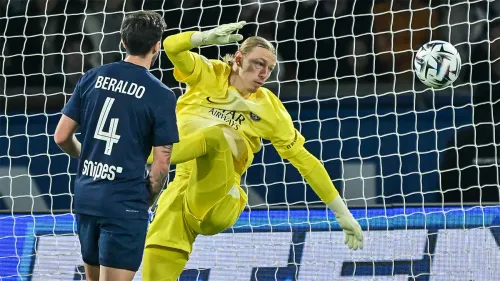 Старомодный вратарь на инстинктах. Во Франции выпустили странный разбор Матвея Сафонова