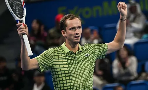 Медведев смял третьего соперника, но против титула проклятие. Его подтвердит Феликс?