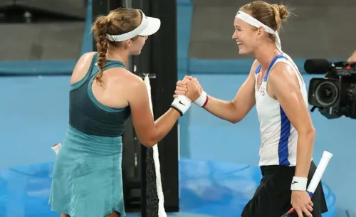 Мирра сыграет с девушкой суперзвезды НХЛ. Россиянка уже трижды побеждала её