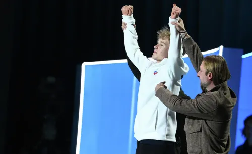 В доме Плющенко, на связи с Рудковской. Как взлетел Никита Сарновский